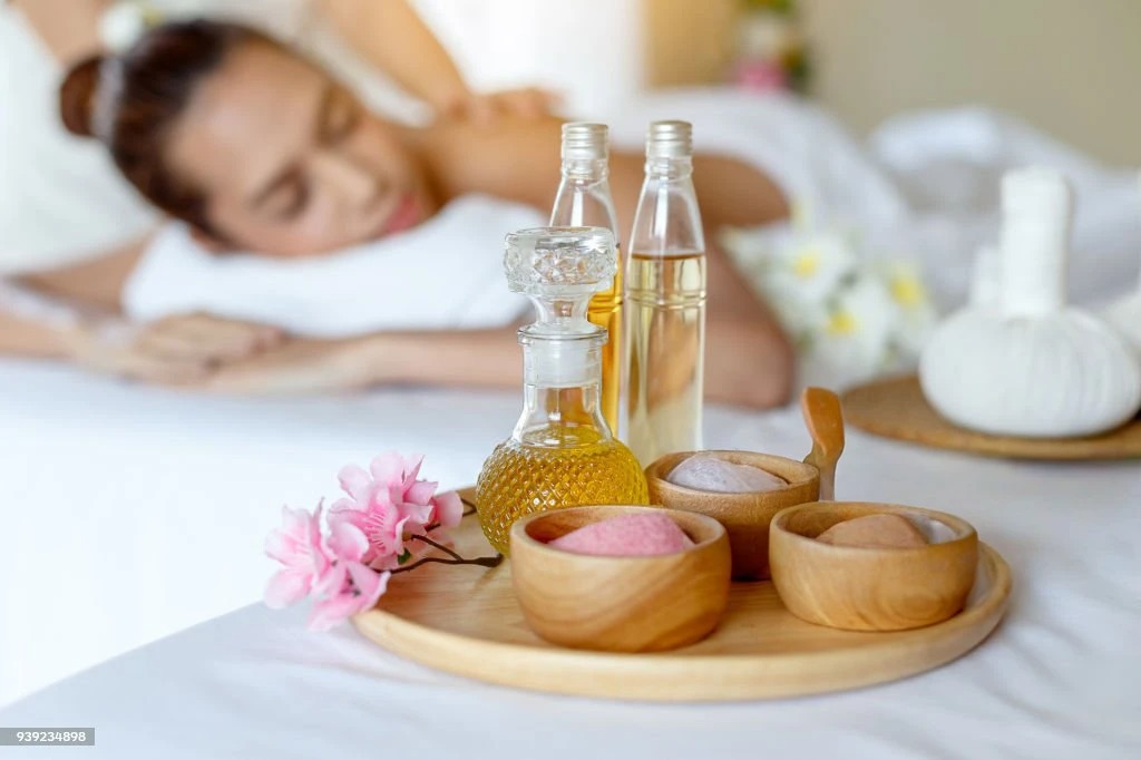 Oil massage for back pain