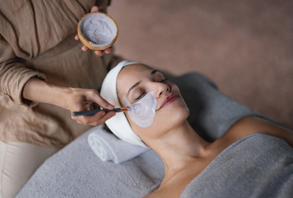 How to Choose the Best Facial Place Near You